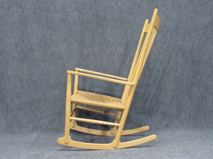 Danish Mid-Century Modern Rocker Model J16 by Hans Wegner in Beech