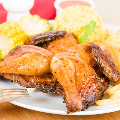 During your Mozambique holiday, be sure to try dishes made with piri-piri, whether it’s chicken or seafood. This spicy and flavorful preparation is a Mozambican favorite.