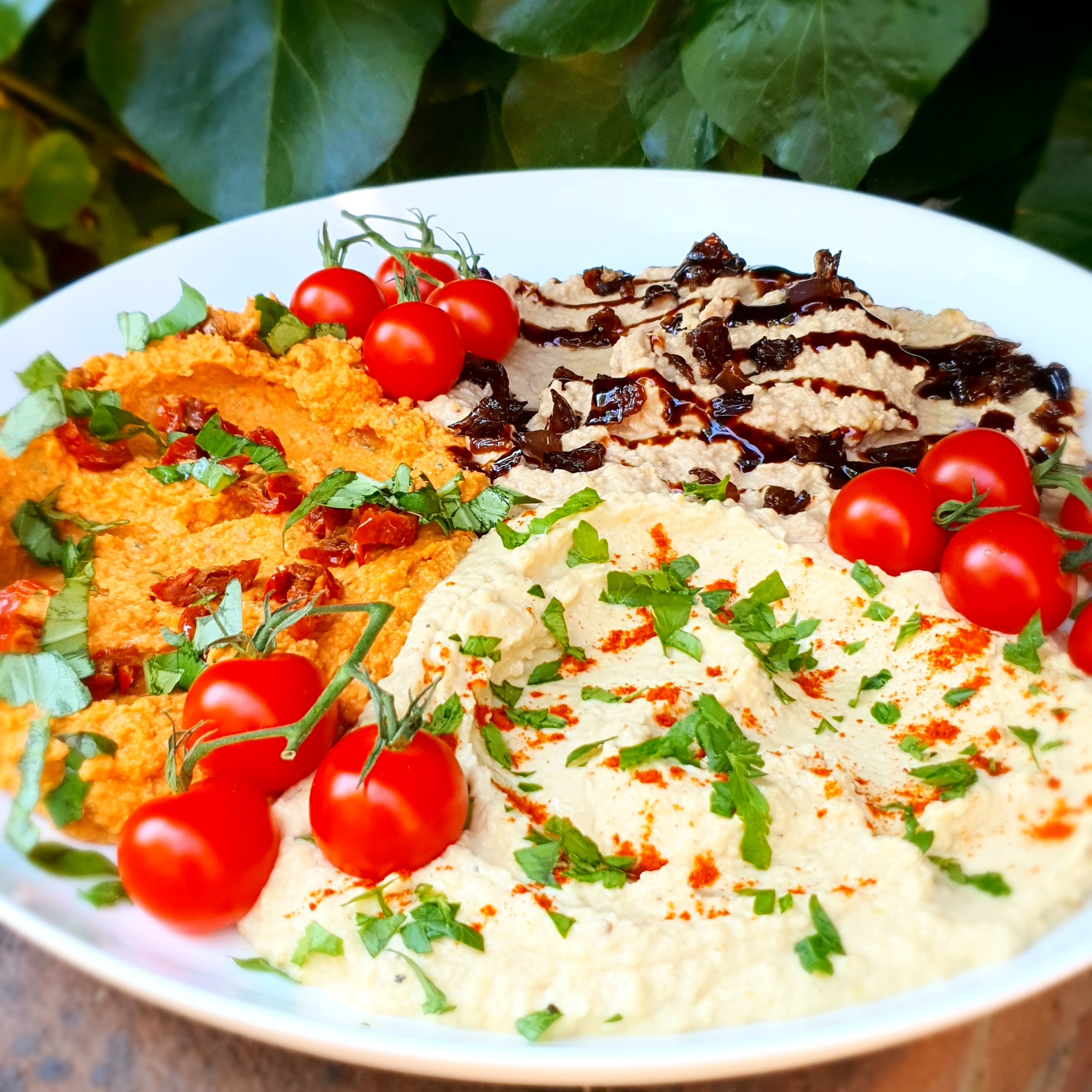 Caramelized onion hummus (traditional & Thermomix)