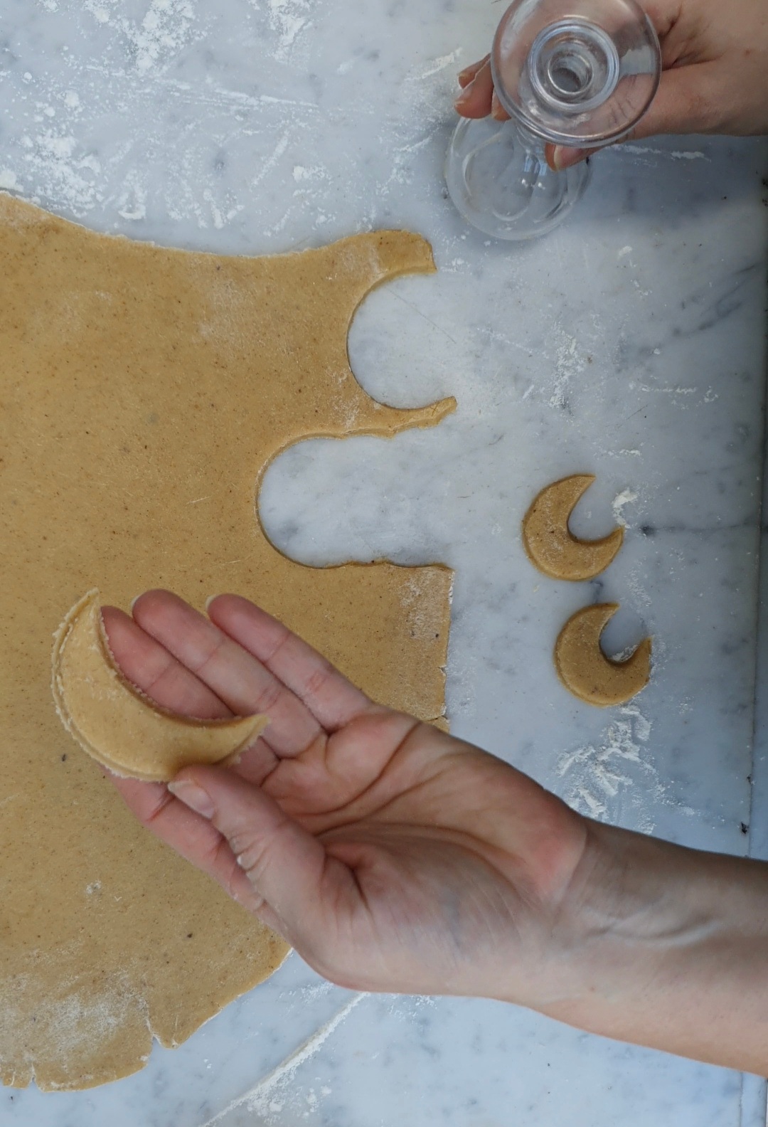 Vanillekipferl - Austrian vanilla crescent cookies (traditional & Thermomix)