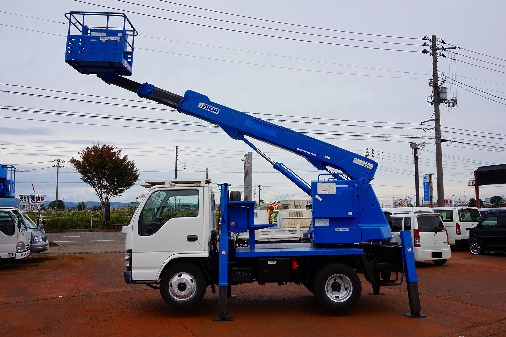Автовышка АГП 28 м на базе Isuzu Elf