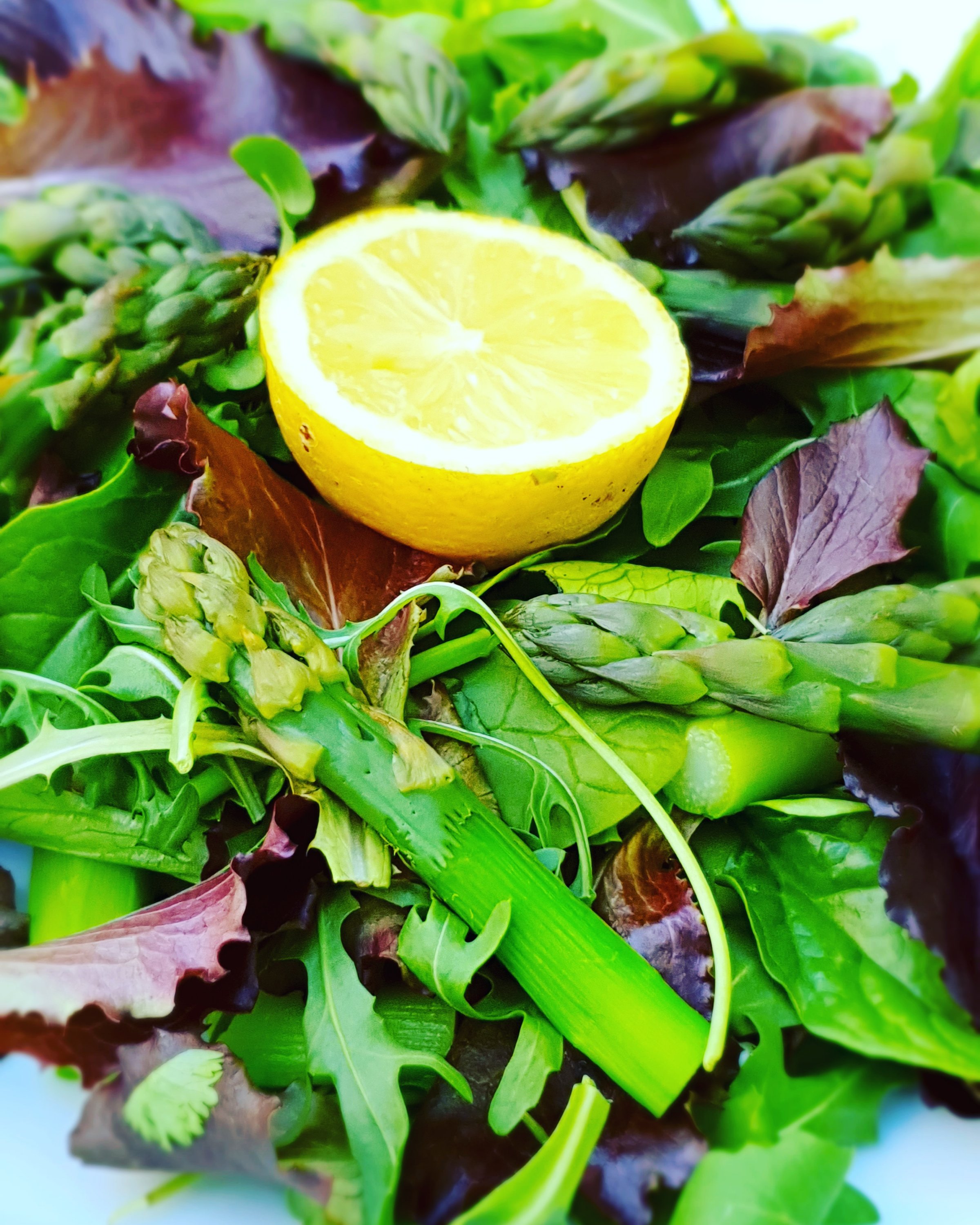 Pariser Salat mit Spargel (traditionelle Methode & Thermomix)