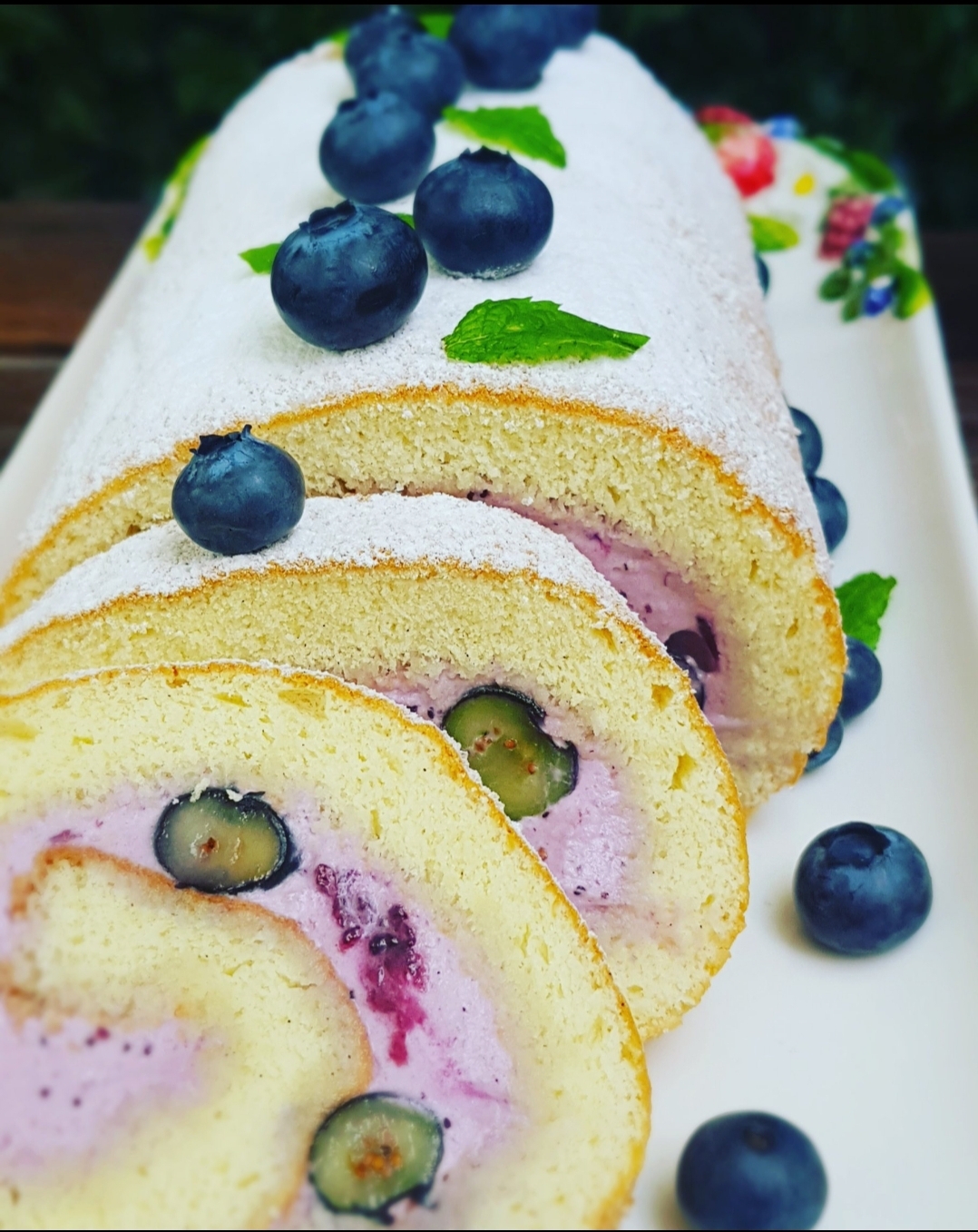 Gâteau roulé au myrtilles