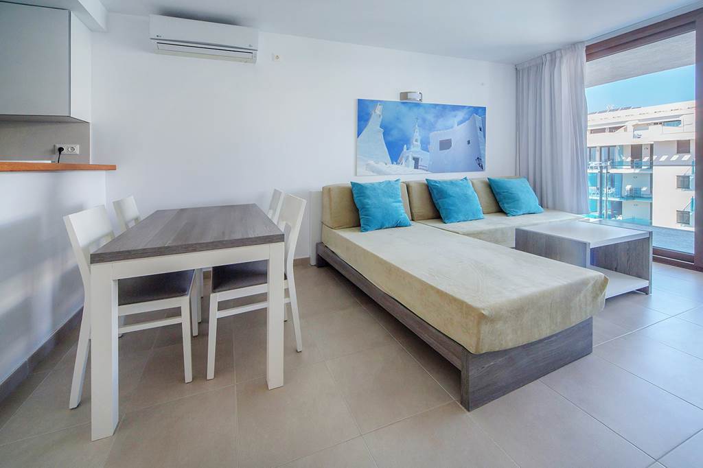 MAH_88627_Aparthotel_Ferrer_Skyline_1224_23.jpg
