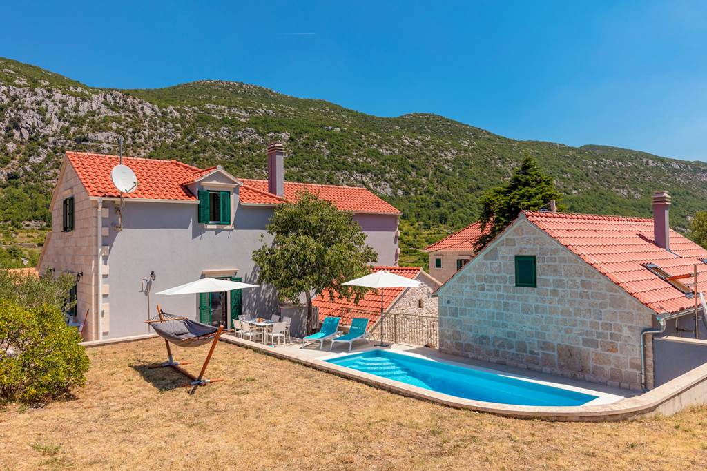 SPU_84773_Villa_Roglic_1222_08.jpg