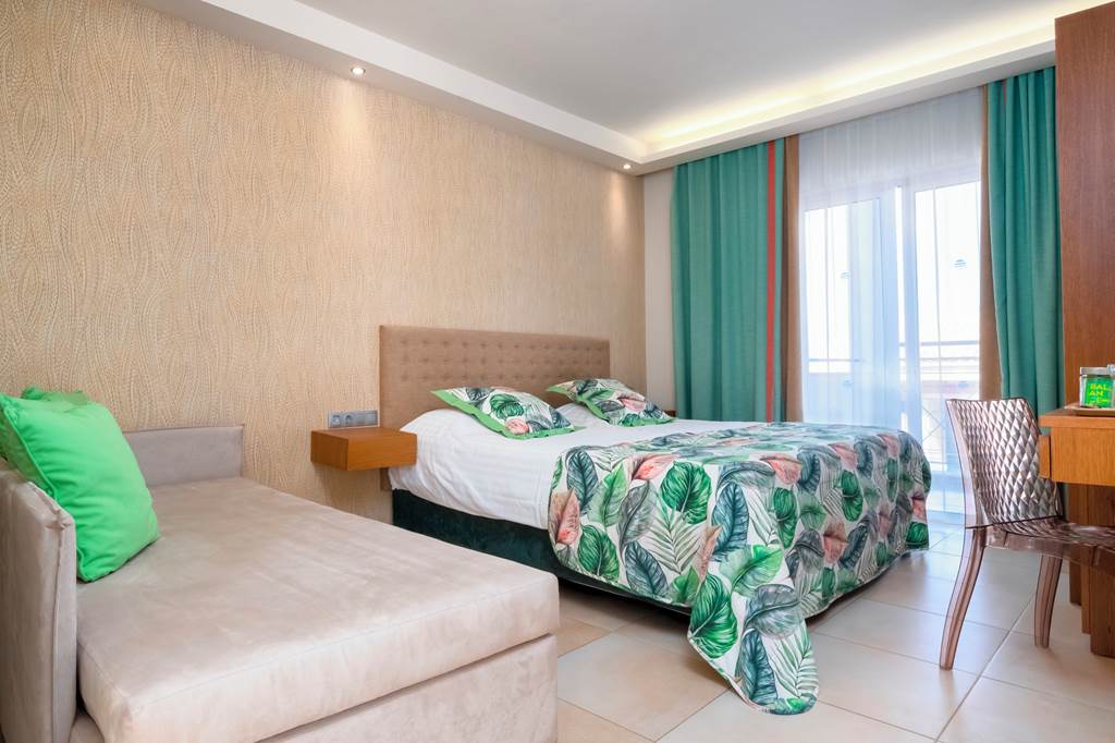 CFU_69624_Mareblue_Beach_Resort_0423_05.jpg
