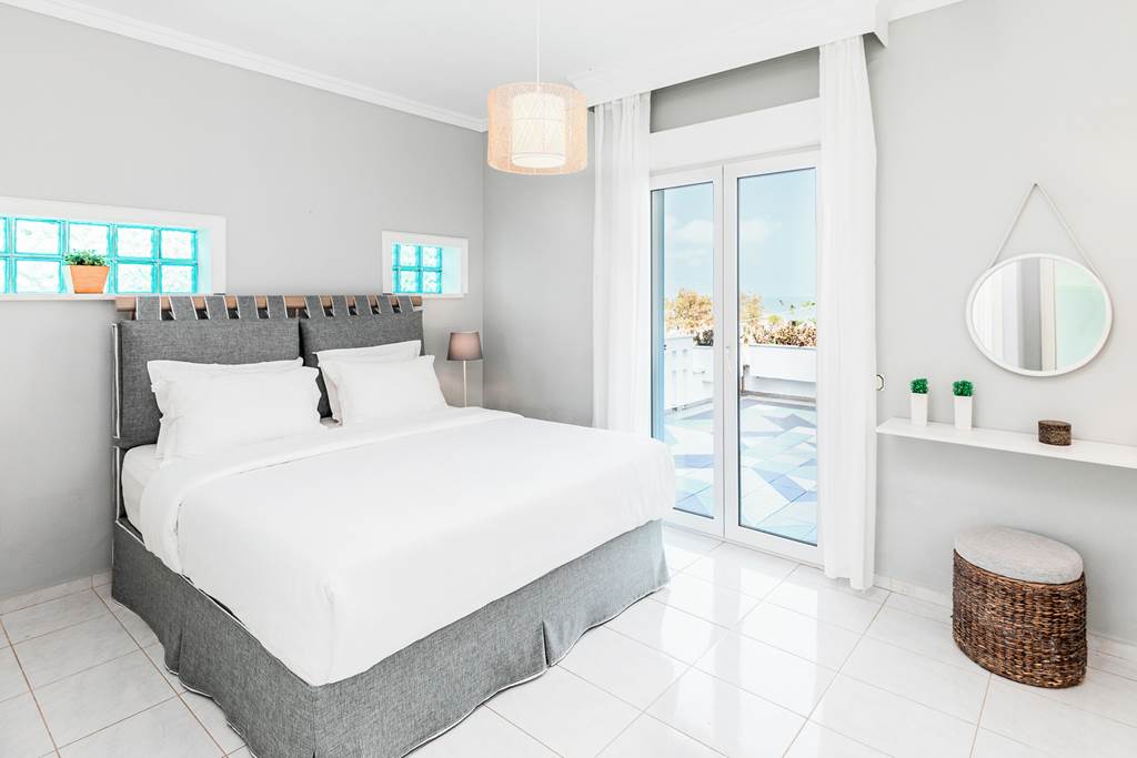 SKG_87330_Villa_IO_Beachfront_0224_09.jpg