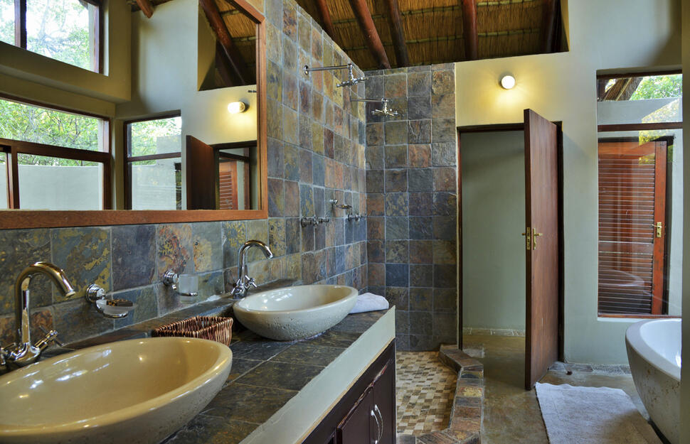 Black-Rhino-Game-Lodge-3.jpg