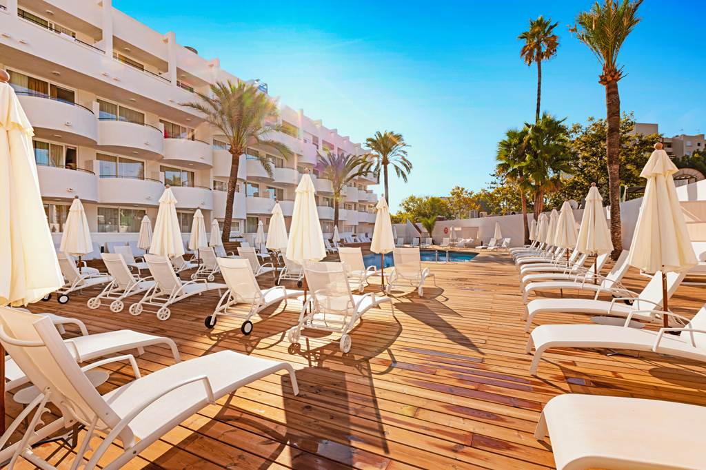 PMI_83925_Palmanova_Beach_by_TRH_0922_14.jpg