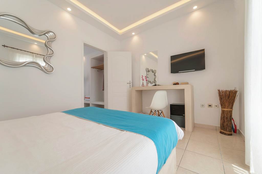 JTR_83329_Bella_Santorini_1121_07.jpg