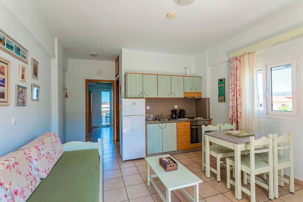 KLX_85624_Bonos_Apartments_0723_02.jpg
