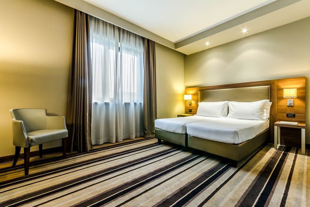 VCE_72823_Smart_Holiday_Hotel_1217_04.jpg