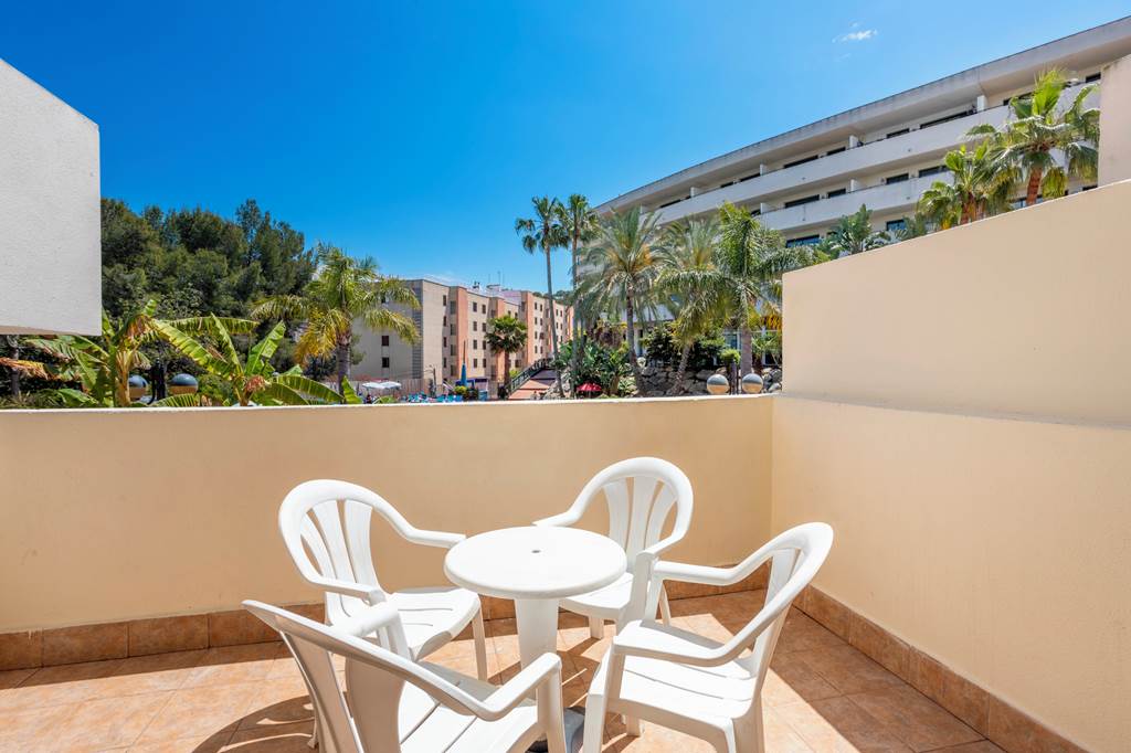 REU_70713_Festival_Village_Apartments_0624_13.jpg
