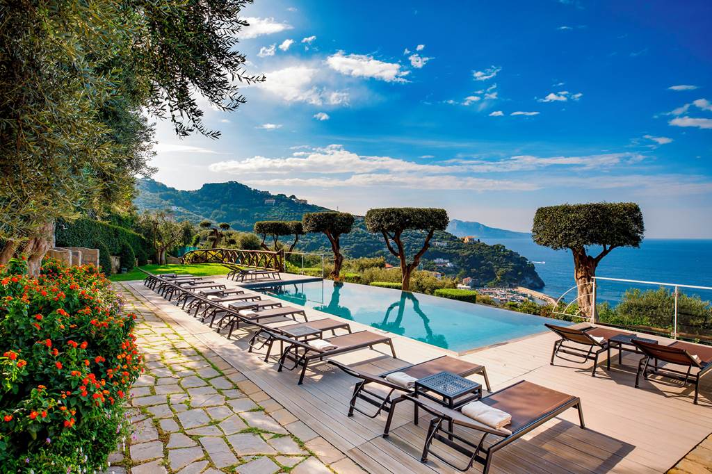 NAP_74116_Villa_Fiorella_Art_Hotel_1221_01.jpg