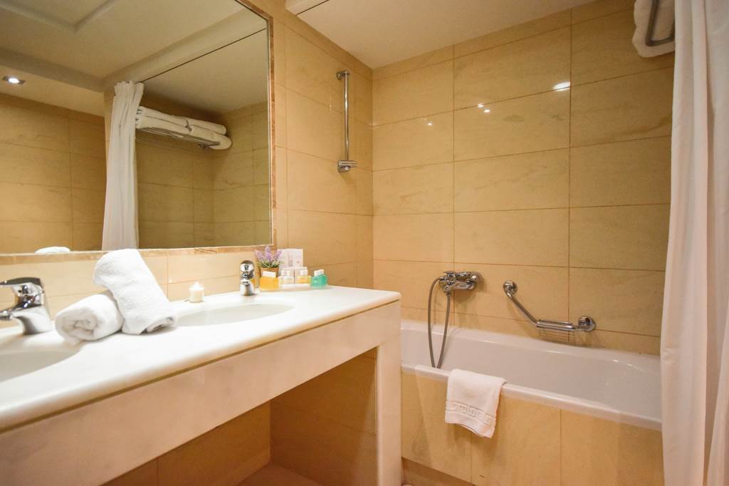 ATH_86615_Plaza_Resort_Hotel_1123_11.jpg