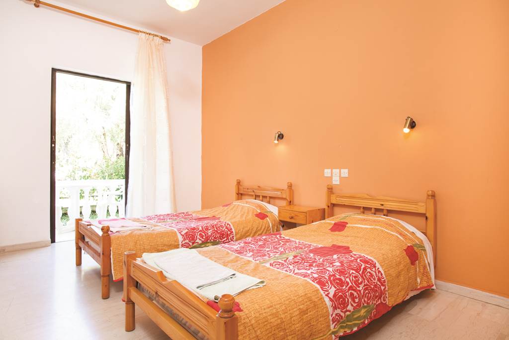 E_CFU_71240_VALENTINOS_APTS_0614_03.jpg