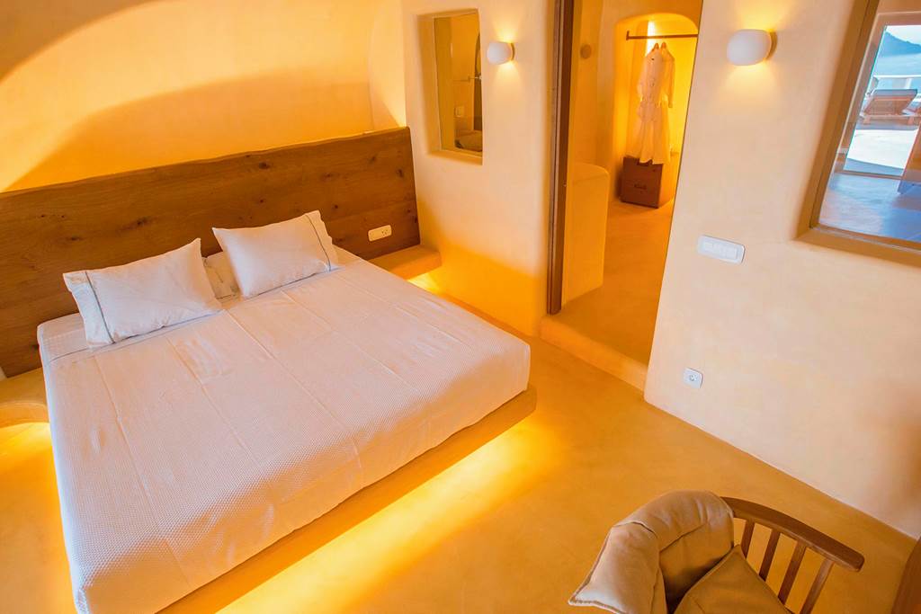 JTR_84395_Chic_Hotel_Santorini_0623_11.jpg