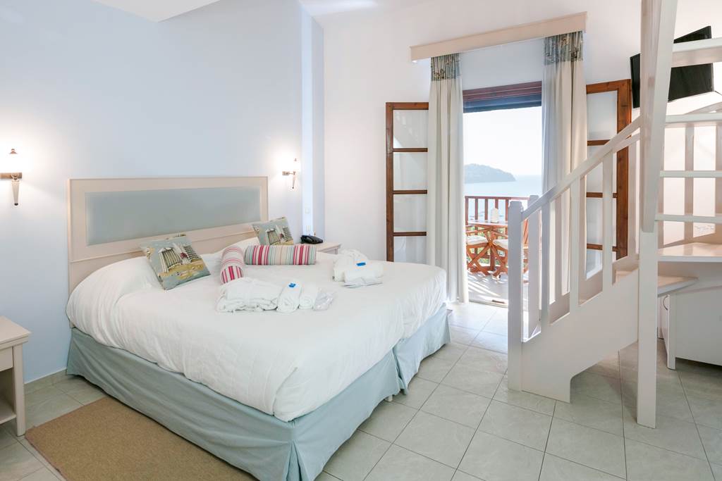 JSI_82704_Magic_Hotel_1220_06.jpg