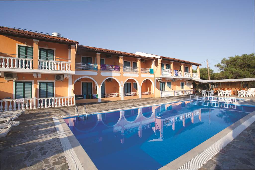 B_CFU_71240_VALENTINOS_APTS_0614_09.jpg