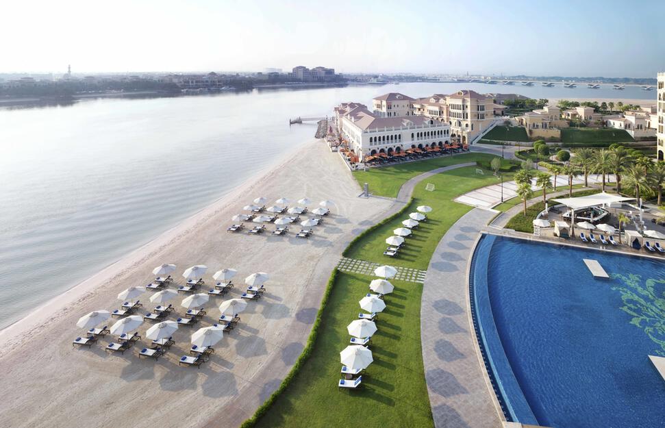 Ritz-Carlton-Abu-Dhabi-Grand-Canal-5.jpg