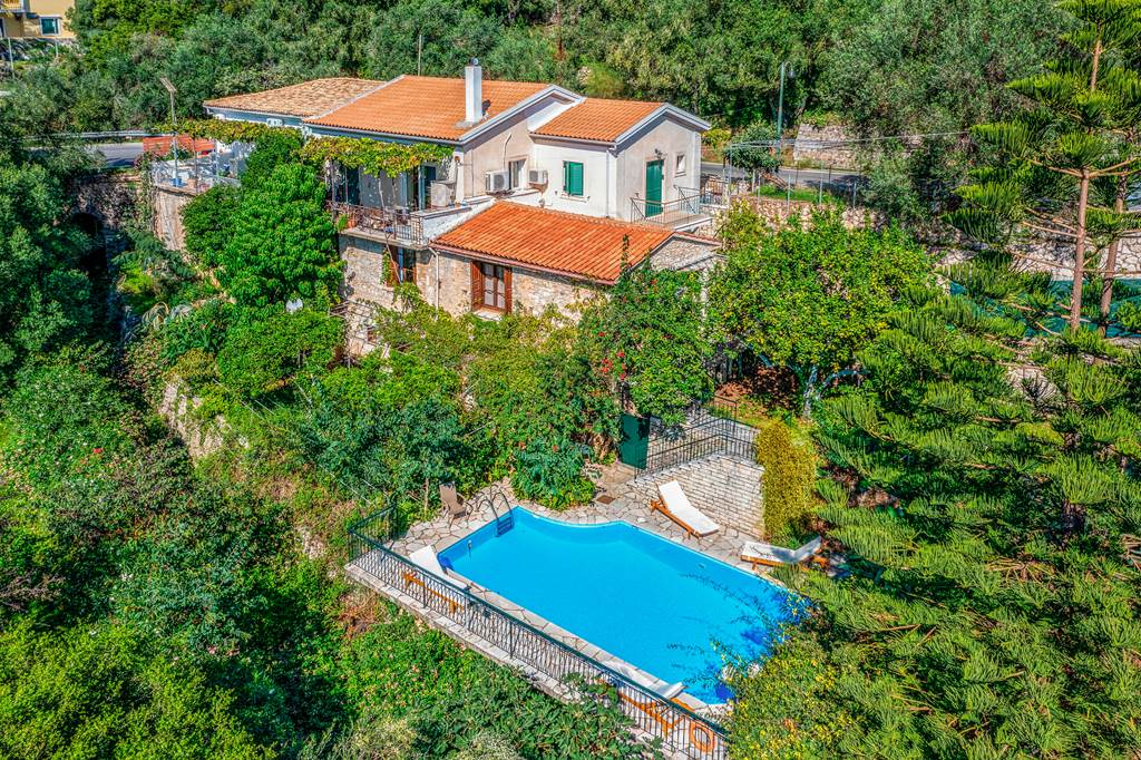 CFU_88536_Villa_Stone_Cottage_1224_03.jpg