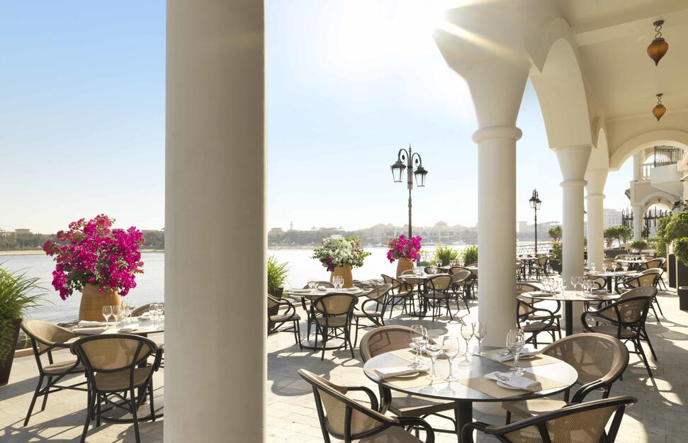 Ritz-Carlton-Abu-Dhabi-Grand-Canal-7.jpg