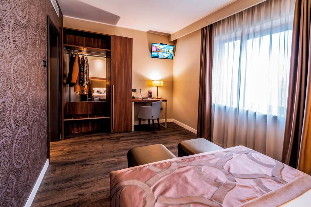 VCE_72823_Smart_Holiday_Hotel_0222_03.jpg