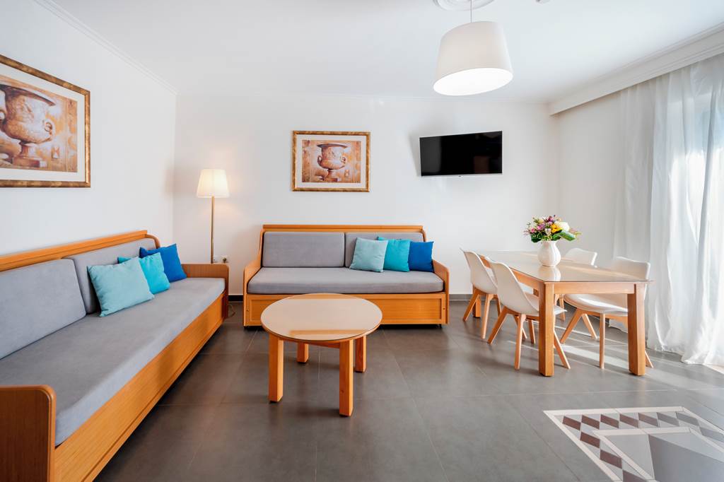 KGS_81864_Peridis_Family_Resort_1124_02.jpg