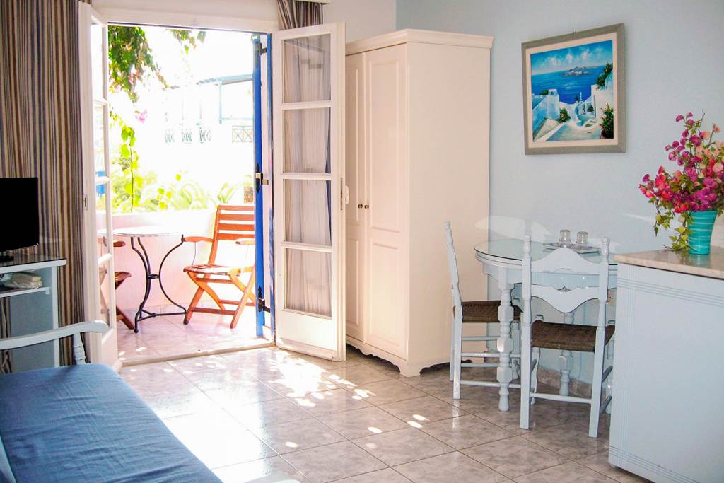 JTR_82693_Paradise_Resort_Santorini_0424_03.jpg