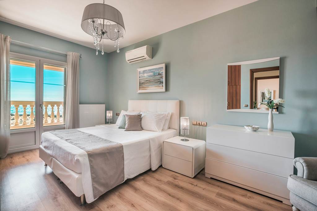 EFL_86304_Villa_Sunset_Minies_1023_08.jpg