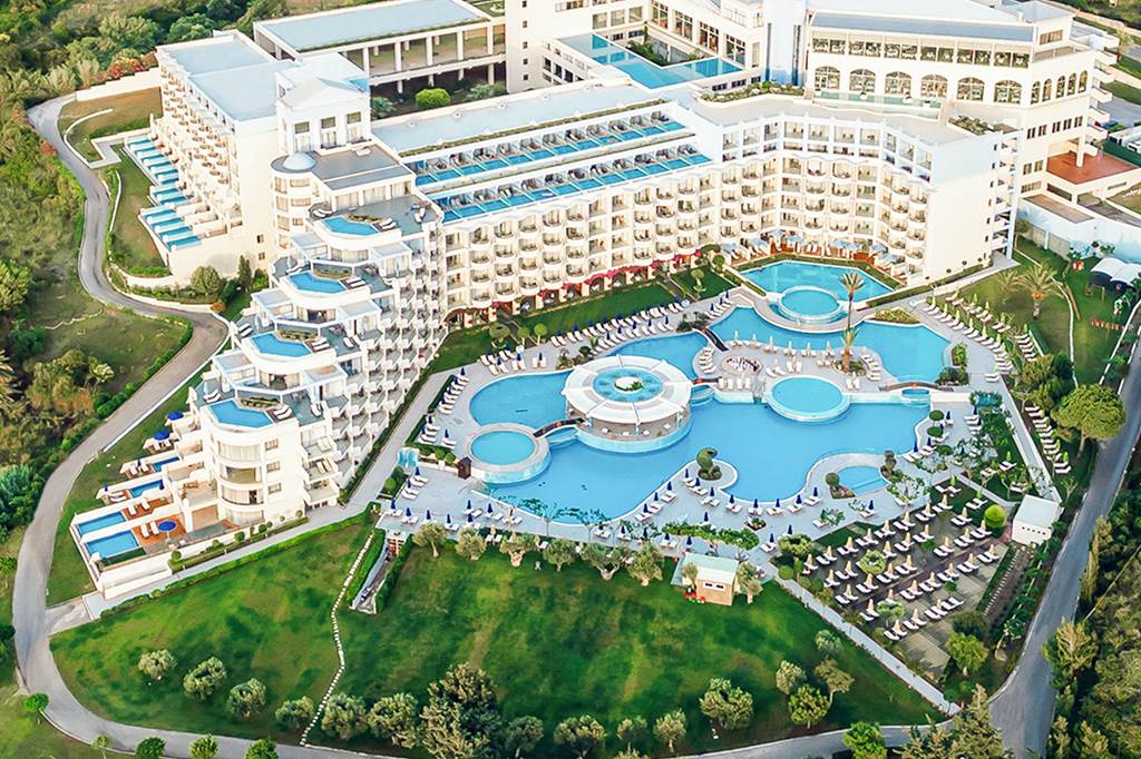 RHO_70905_Atrium_Platinum_Luxury_Resort_&_Spa_1223_27.jpg