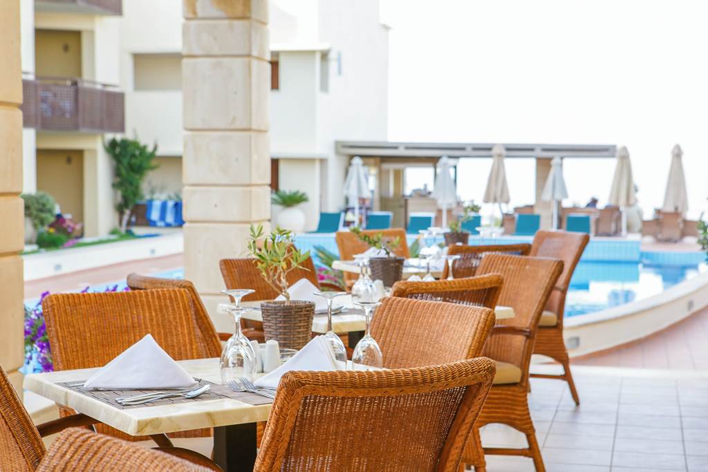 CHQ_78446_Giannoulis_Santa_Marina_Plaza_1022_24.jpg