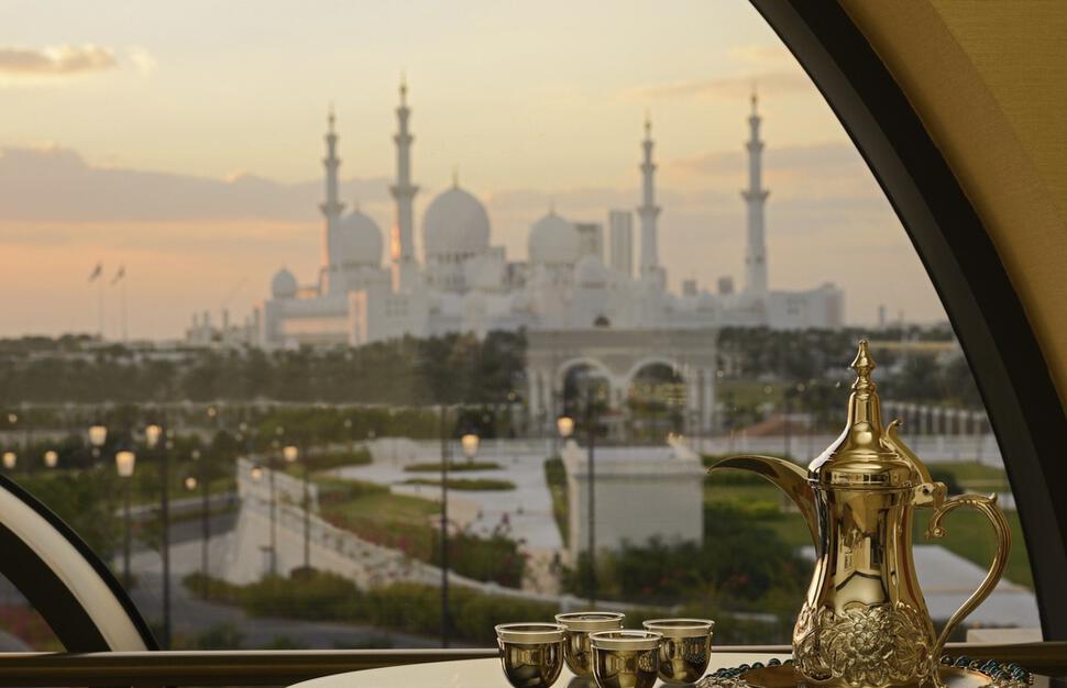 Ritz-Carlton-Abu-Dhabi-Grand-Canal-12.jpg