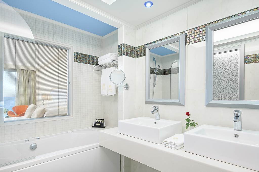 RHO_70905_Atrium_Platinum_Luxury_Resort_&_Spa_1223_01.jpg