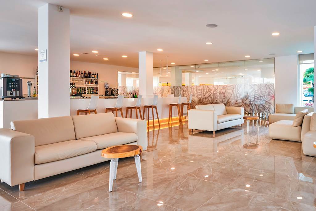PMI_80692_Globales_Cala_Bona_Suites_0821_01.jpg