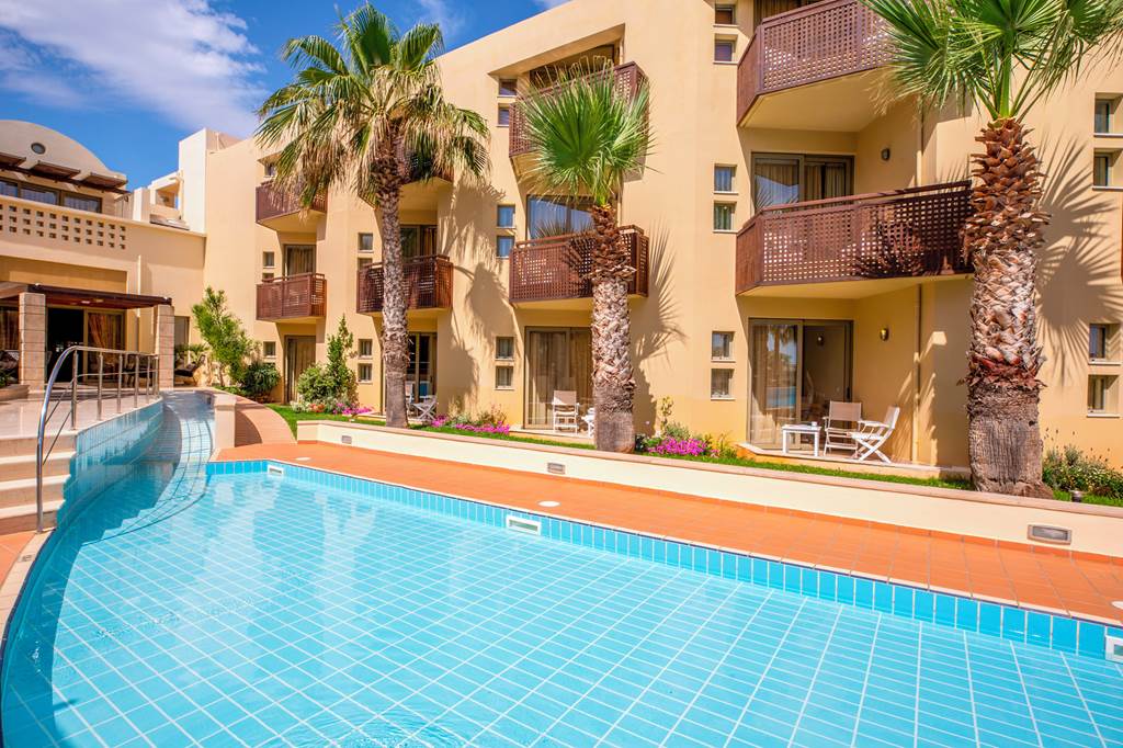 CHQ_78446_Giannoulis_Santa_Marina_Plaza_1022_01.jpg