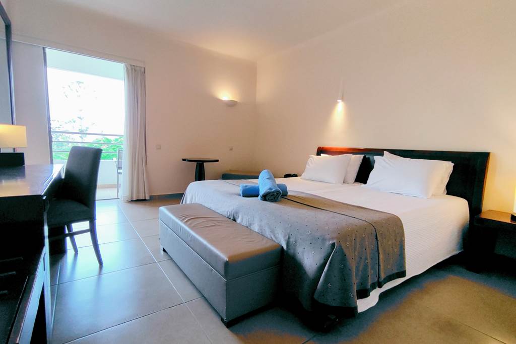 HER_86922_Apollonia_Beach_Resort_&_Spa_0224_01.jpg