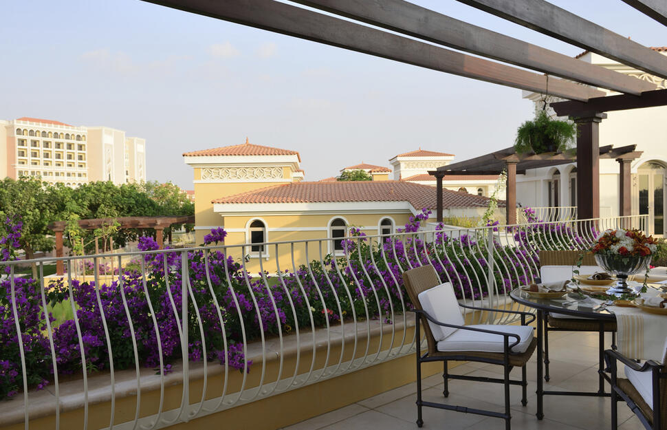 Ritz-Carlton-Abu-Dhabi-Grand-Canal-11.jpg