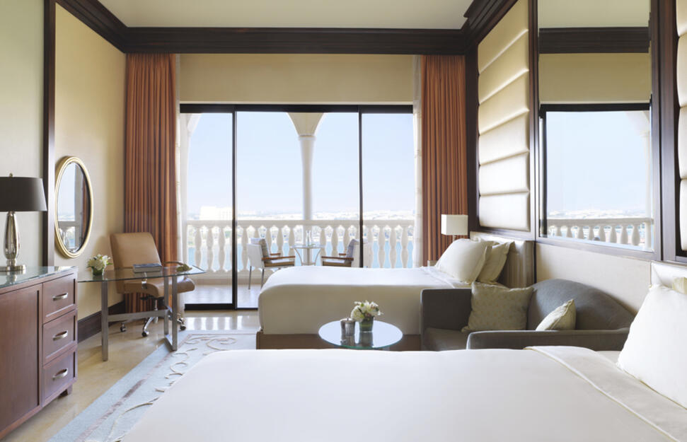 Ritz-Carlton-Abu-Dhabi-Grand-Canal-3.jpg