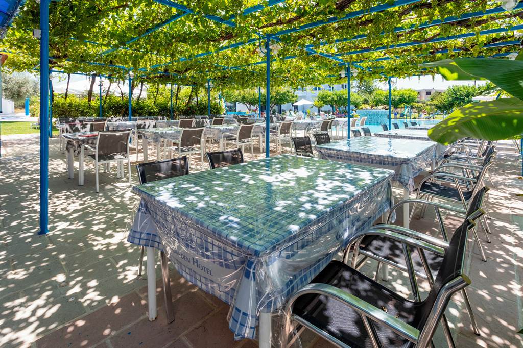 RHO_83060_Garden_Hotel_0723_02.jpg