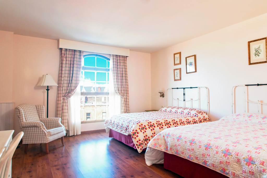 REU_68990_Hotel_Gold_River_0722_05.jpg