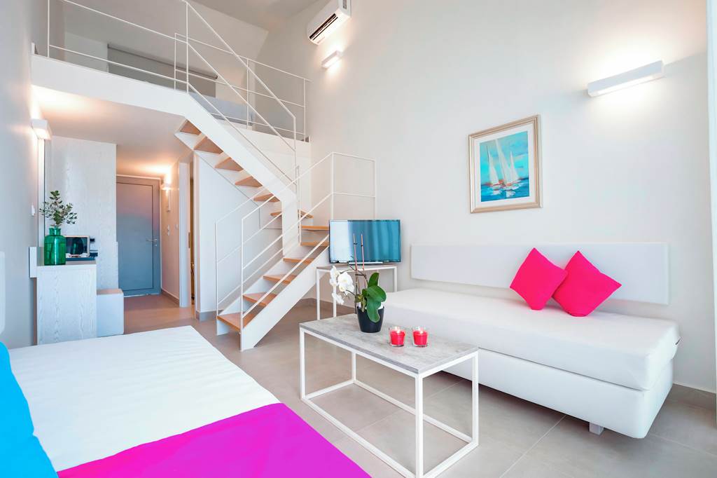 CHQ_81101_Aloe_Boutique_Hotel_&_Suites_0919_02.jpg
