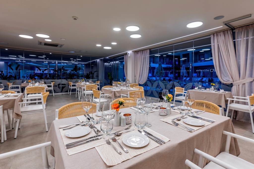 ZTH_83971_White_Olive_Elite_Hotel_1022_19.jpg