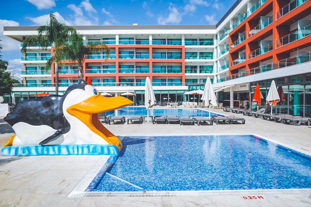 FAO_70156_Aquashow_Park_Hotel_0322_01.jpg