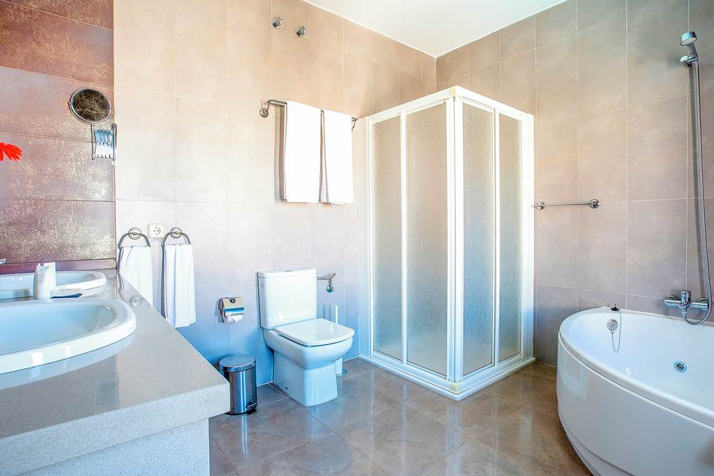 ACE_75756_Las_Caletas_Village_-_Three_Bedroom_Villa_0419_16.jpg