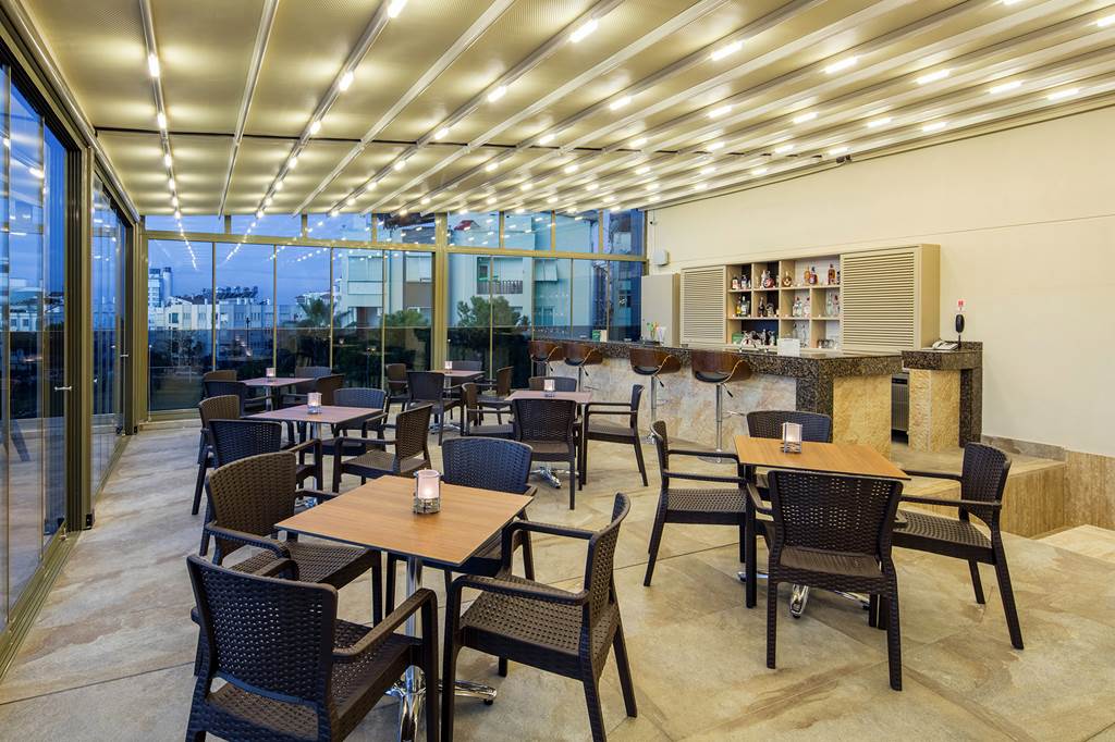 AYT_83932_Holiday_Inn_Antalya_Lara_0722_09.jpg