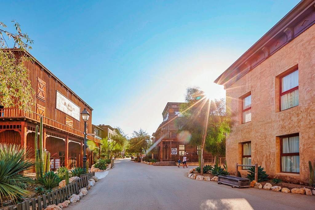 REU_68990_Hotel_Gold_River_0621_01.jpg
