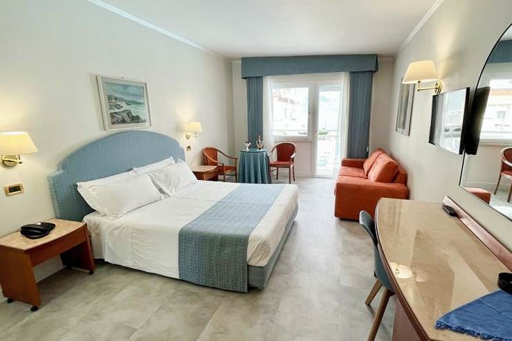 VRN_72921_Hotel_Excelsior_Bay_0824_01.jpg
