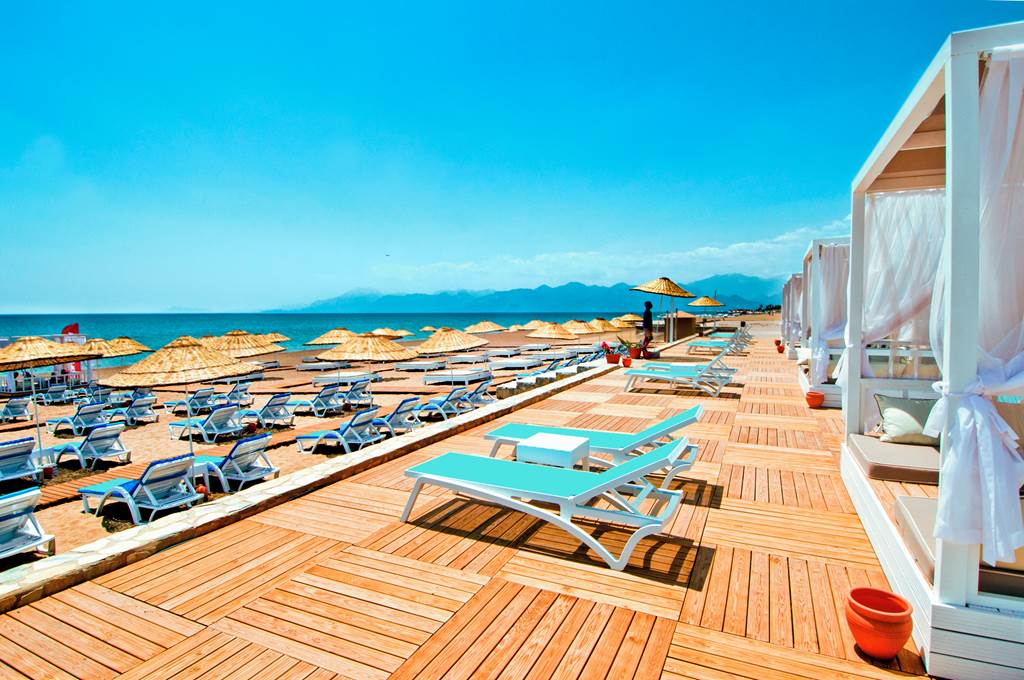 AYT_83932_Holiday_Inn_Antalya_Lara_1024_01.jpg