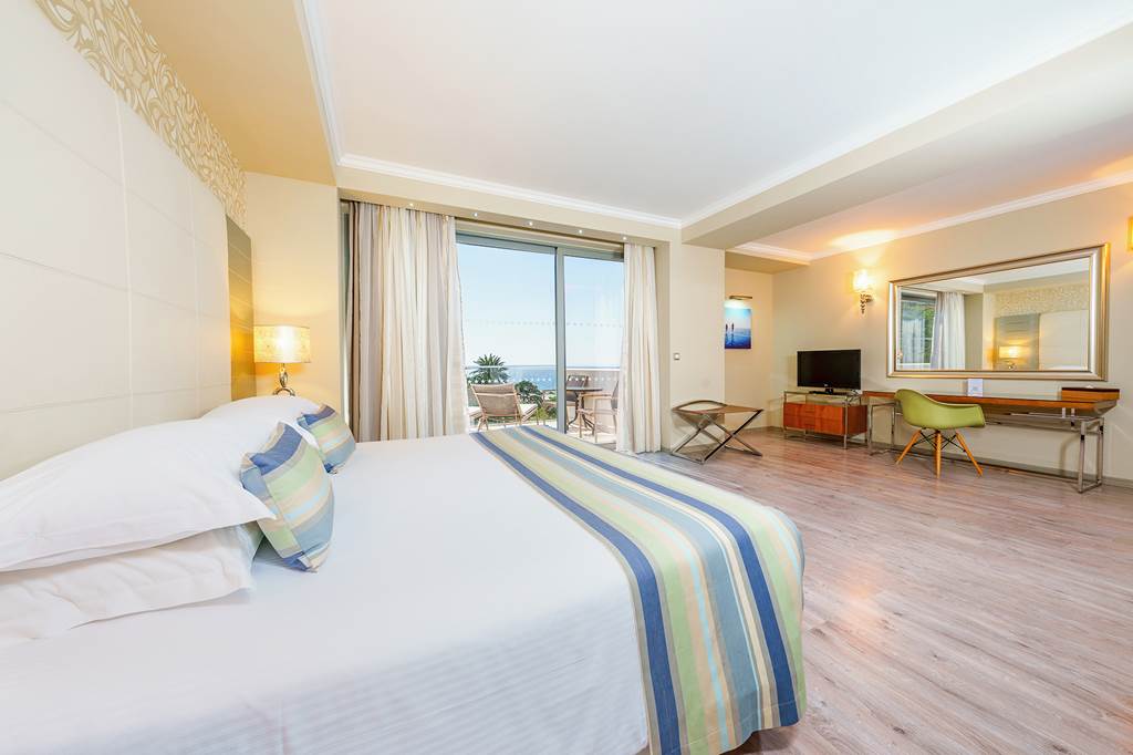 RHO_70905_Atrium_Platinum_Luxury_Resort_&_Spa_1223_17.jpg